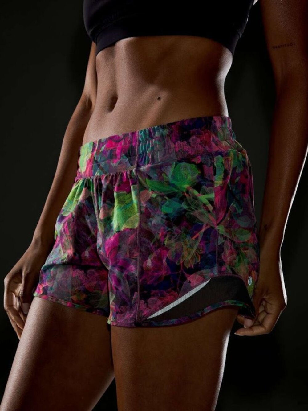 Lululemon Hotty Hot Low Rise Short 4" Lined Size 6 (Vivid Floral Tone Multi)
